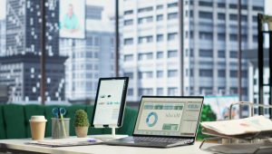 Ilustrasi layar kerja menampilkan data pengelolaan lingkungan, mencerminkan upaya DLH Bandar Lampung menuju kota yang lebih bersih, modern, dan berkelanjutan. (Freepik)