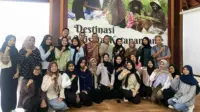 Dokumentasi bersama setelah pelaksanaan kegiatan bertajuk “Edukasi Gizi dan Pola Hidup Sehat 1000 HPK untuk Pencegahan Stunting” yang diselenggarakan Tim Abdimas UPN Veteran Jatim di Desa Ketapan Rame (20/11/2025). (doc. pribadi)