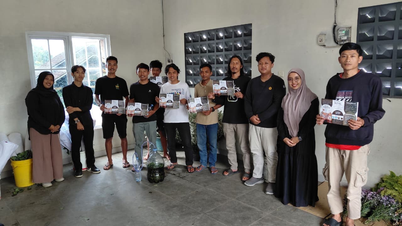 Ekoenzim Hasil Pembuatan Oleh Partisipan. (doc. KKN UNS)