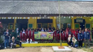 Foto Bersama Kegiatan Pengabdian Masyarakat di SDN Kebun 1. (doc pribadi)