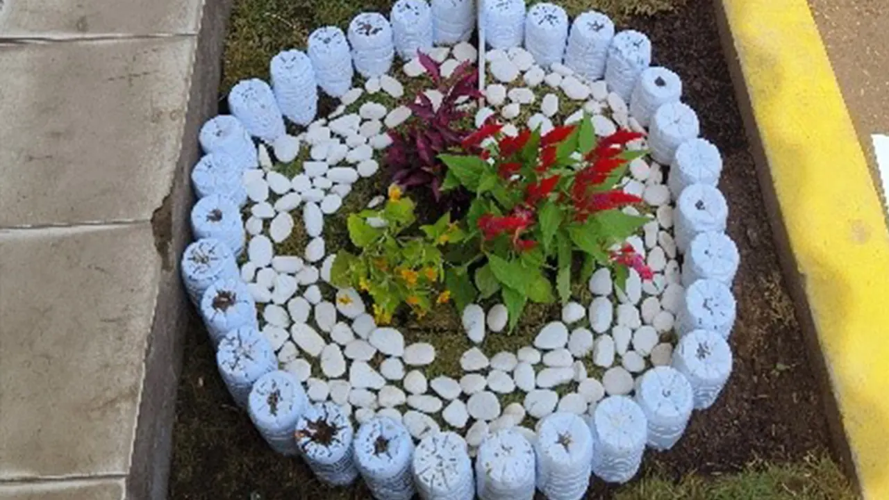 Penampakan Taman SDN Kebun 1 setelah Kegiatan Pengabdian Masyarakat. (doc pribadi)