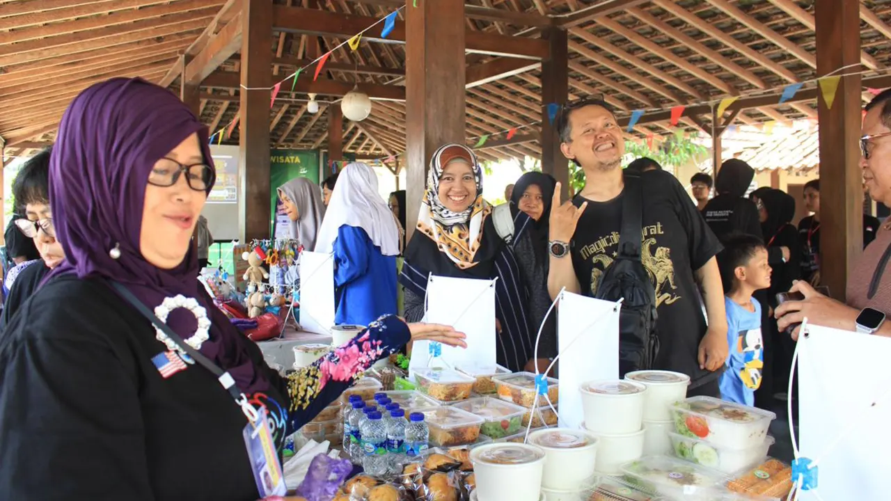 Suasana Local Pop-Up Market DISApreneur Learning Hub Indonesia. (doc. pribadi)