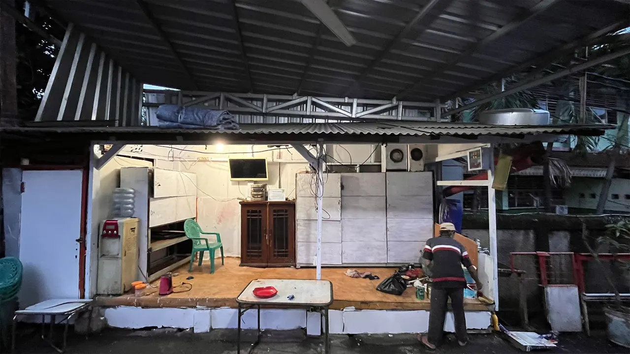 Mahasiswa UBSI Kelompok JORDAN usai menyelesaikan kegiatan revitalisasi Pos Ronda dalam rangka PKM 2025 yang menumbuhkan semangat gotong royong dan kepedulian sosial di lingkungan masyarakat. (doc. Mahasiswa UBSI Kelompok JORDAN. (doc. Mahasiswa UBSI Kelompok JORDAN)