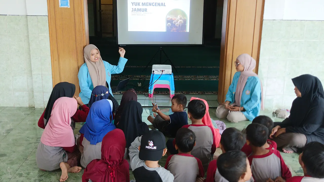 Antusias anak-anak saat menyimak penjelasan yang disampaikan. (doc. pribadi)