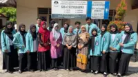 Foto Bersama: Penyerahan mahasiswa PLP FKIP UNS 2025 bersama dengan Dosen Pembimbing Lapangan, Kepala Satuan Pendidikan, dan koordinator pamong di SLB C SETYADARMA Surakarta. (doc. pribadi)