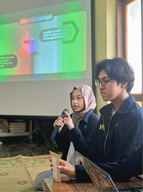 Foto Tim Hibah Pembelajaran Berdampak HM Pelita Pemaparan Materi Pelatihan Pembuatan Jahe Instan. (doc. pribadi)