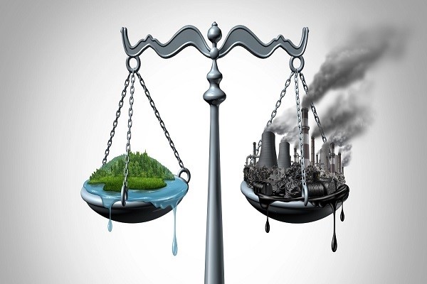 Peran Hukum Lingkungan dalam menyeimbangkan Pembangunan dan Kelestarian. (hukumonline.com)