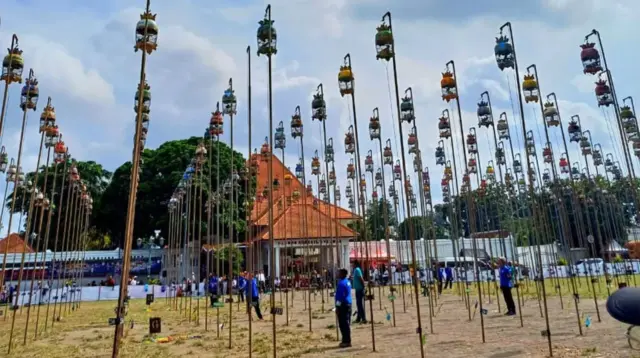 Ratusan sangkar burung perkutut berjajar di Alun-alun Selatan Yogyakarta saat gelaran Hamengku Buwono Cup 2025, memperlihatkan suasana kompetisi yang sarat tradisi dan antusiasme peserta dari berbagai daerah. (gg)