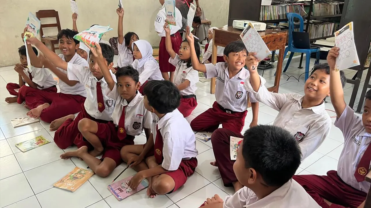 Suasana kegiatan Jejak Literasi yang berlangsung penuh antusias. (doc. Tim GAMINAYU UNS)