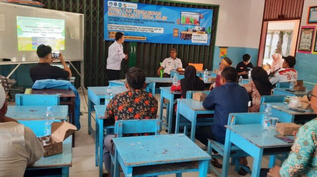 Sejumlah pemuda Karang Taruna Desa Rajik mengikuti kegiatan pengabdian masyarakat bertajuk Membangun Jiwa Kepemimpinan dan Kewirausahaan yang digelar tim dosen Fakultas Ekonomi dan Bisnis Universitas Bangka Belitung di SMPN 3 Desa Rajik, Kecamatan Simpang Rimba, Rabu (2/7/2025). (doc. pribadi)