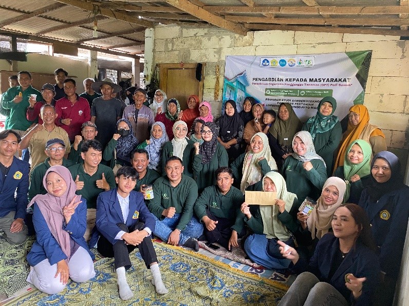 Foto Bersama Tim Pengabdian Masyarakat (doc. pribadi)
