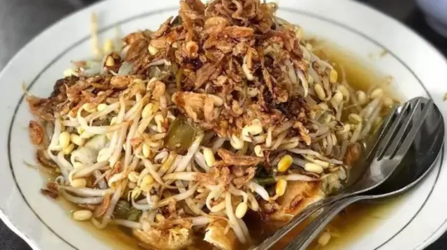 Lontong Balap Jadi Salah Satu Kuliner Legendaris di Surabaya (topwisata/pinterest.com)