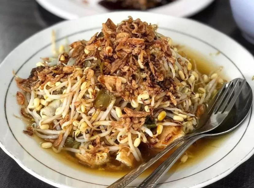 Lontong Balap Jadi Salah Satu Kuliner Legendaris di Surabaya (topwisata/pinterest.com)