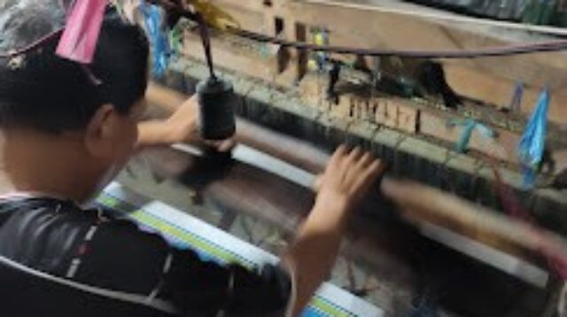 Proses pembuatan tenun ikat. (doc. pribadi)