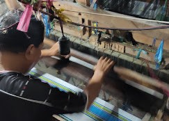Proses pembuatan tenun ikat. (doc. pribadi)