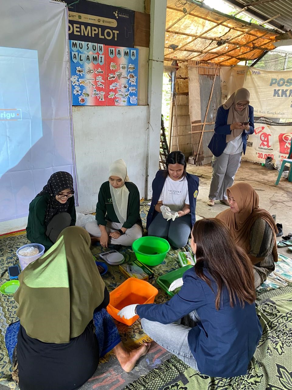 Suasana Kegiatan Pengabdian Masyarakat. (doc. pribadi)