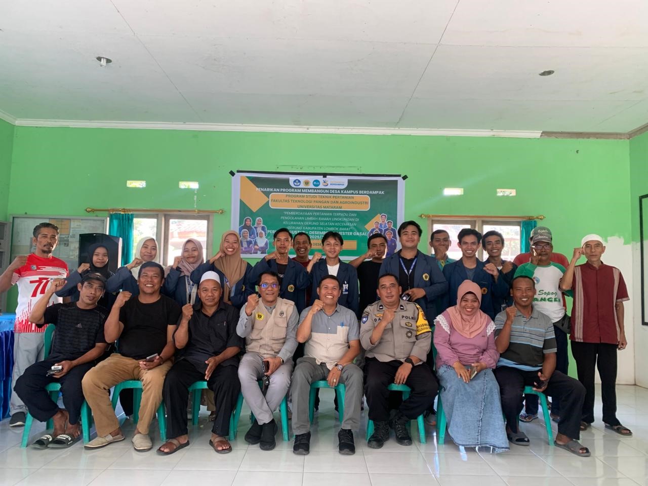 Tim pelaksana kegiatan di Kelurahan Gerung Selatan. (doc. pribadi)