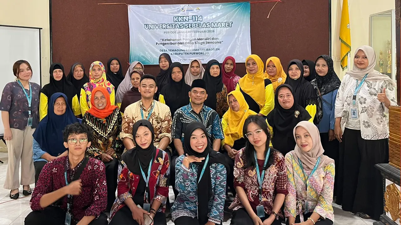 Dokumentasi Kepala Desa Semagung, Kelompok KKN UNS dan Kelompok Wanita Tani (KWT) Desa Semagung. (doc. Tim KKN 114 Desa Semagung, Bagelen, Purworejo)