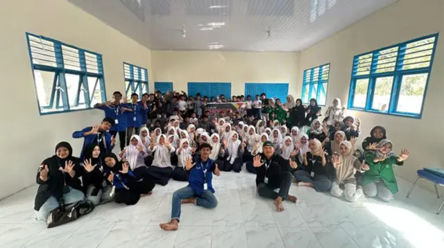 Dokumentasi bersama Mahasiswa KKN Unimal dan para peserta setelah pelaksanaan Sosialisasi ESB di Alue Lim yang menyasar anak hingga remaja. (doc. Unimalnews)