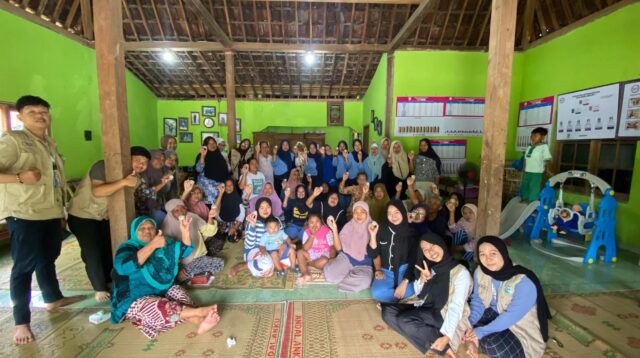 Ibu-ibu Warga Desa Tegalrejo Mengikuti Program Chembalm Enterprise yang Digelar Mahasiswa KKN Reguler UNS Kelompok 137, Rabu (21/1/2026). (doc. pribadi)