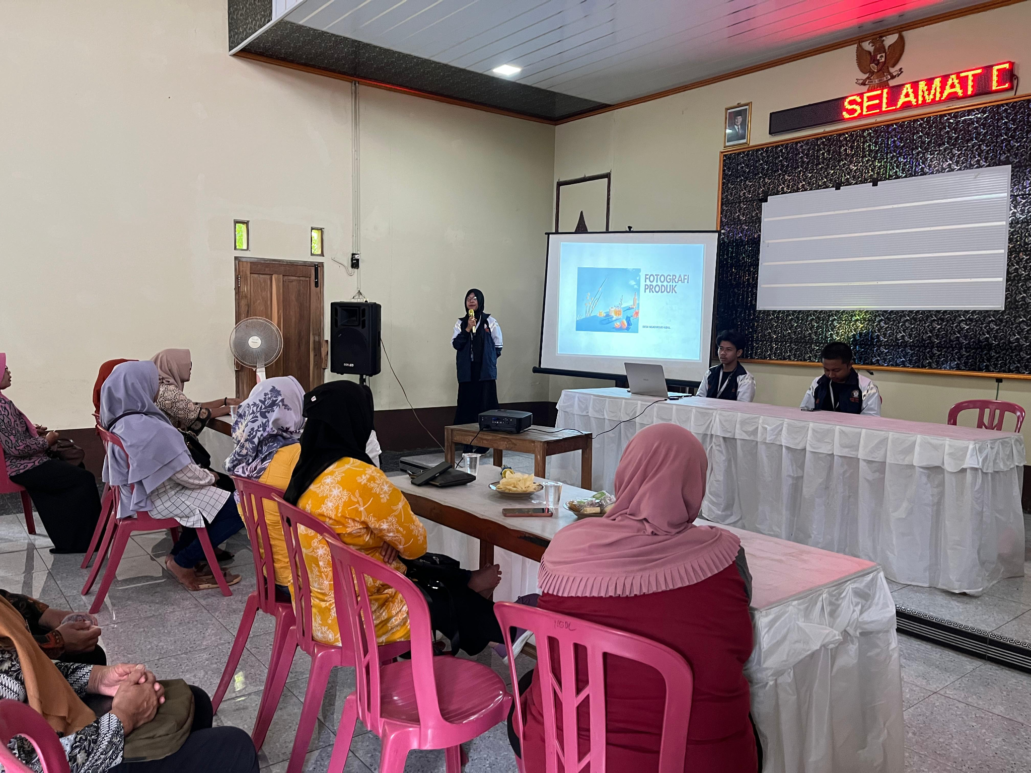 Pemaparan Materi ‘Modernisasi Promosi Usaha’ oleh Mahasiswa KKN UNDIP. (doc. Pribadi)