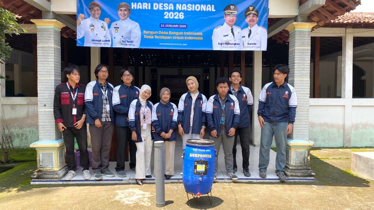 Sesi foto setelah kegiatan sosialisasi alat komposter. (doc. pribadi)