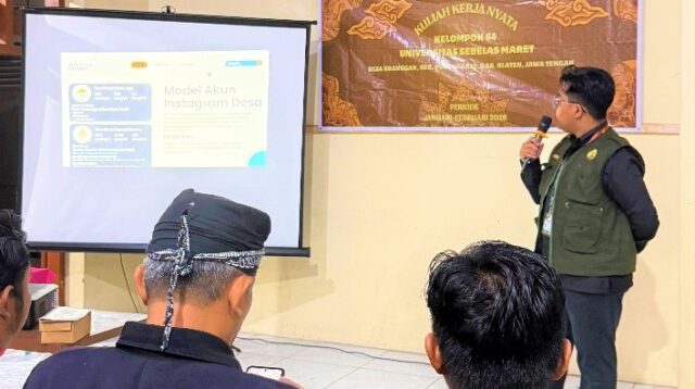 Mahasiswa KKN Universitas Sebelas Maret (UNS) Kelompok 64 memaparkan materi pemanfaatan media sosial sebagai strategi publikasi digital wisata Desa Kranggan, Kecamatan Polanharjo, Kabupaten Klaten. (doc. pribadi)