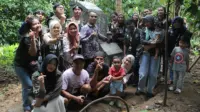 Dokumentasi bersama di lokasi Rocket Stove. (doc. pribadi)