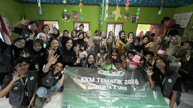 Dokumentasi bersama setelah pelaksanaan sosialisasi pembuatan biobriket dari limbah sekam padi di Kampung Cimuntur, Desa Cisimeut Raya, Kecamatan Leuwidamar, Kabupaten Lebak, Banten, Sabtu (31/1/2026). (doc. pribadi)