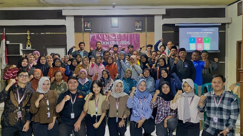 Dokumentasi bersama setelah pelaksanaan sosialisasi edukasi tentang pemilahan sampah dari rumah. (dok. Vicky Fadly)