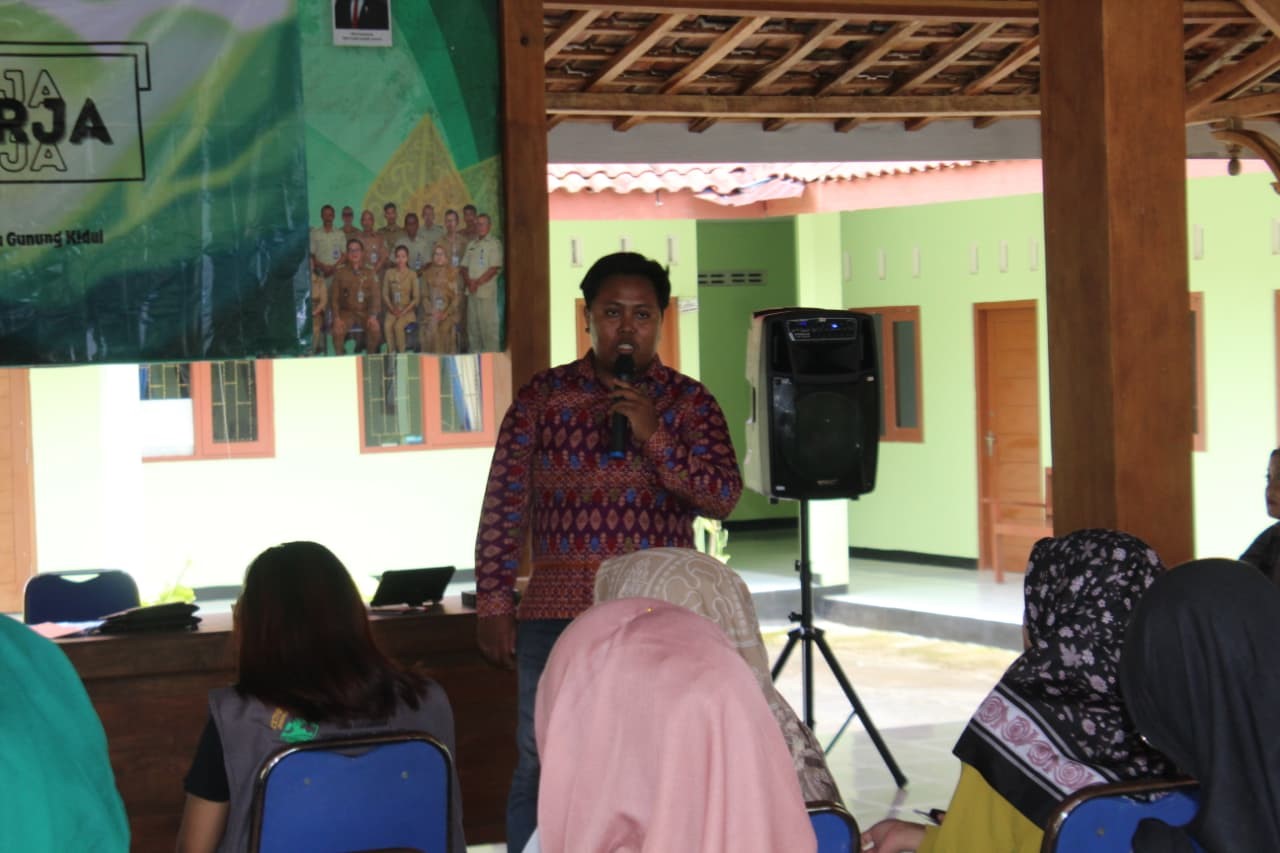 Dokumentasi pemaparan materi oleh narasumber. (doc. pribadi)