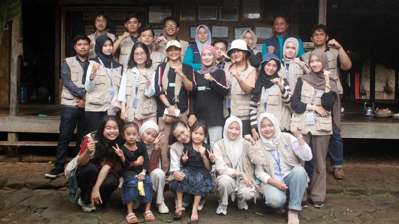 Dokumentasi bersama setelah pelaksanaan kegiatan cek kesehatan gratis bagi masyarakat adat Baduy di Desa Kanekes, Kabupaten Lebak, Banten, Sabtu (17/1/2026). (doc. pribadi)