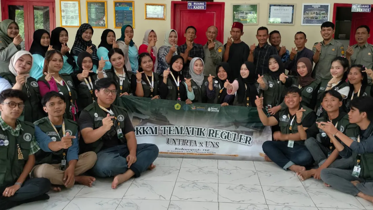 Dokumentasi bersama setelah pelaksanaan penyuluhan pembuatan pupuk kompos dari limbah organik rumah tangga di Desa Bojong Menteng, Kecamatan Leuwidamar, Kabupaten Lebak, Banten, Kamis (22/1/2026). (doc. pribadi)