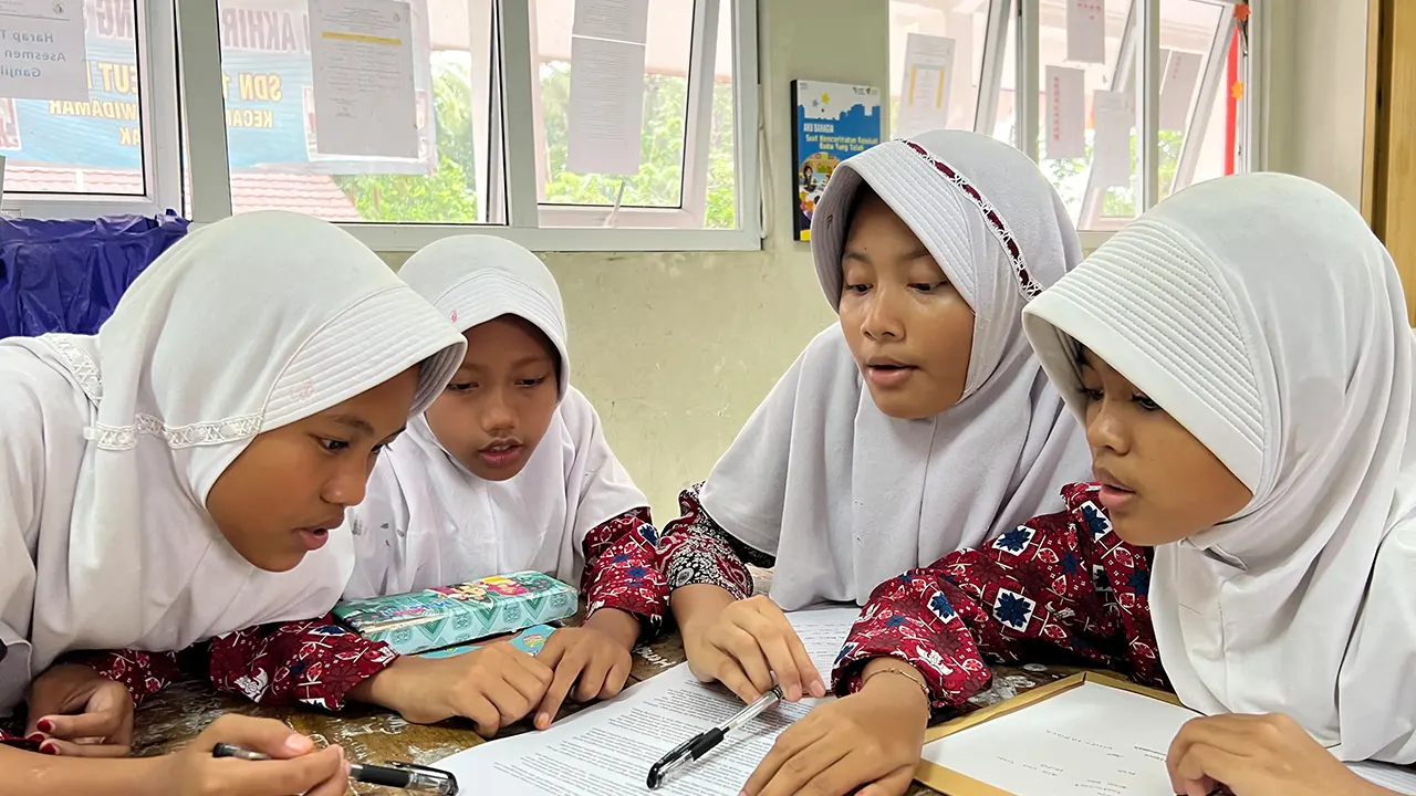 Antusias para siswa mengikuti program penguatan literasi anak berbasis budaya lokal di SDN 1 Cisimeut Raya, Kecamatan Leuwidamar, Kabupaten Lebak, Banten, pada Selasa (21/1/2026). (doc. pribadi)