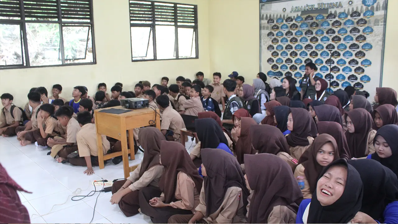 Peserta saat mengikuti kegiatan sosialisasi kesadaran anti-bullying dan pencegahan pelecehan seksual di SMPN 04 Bojong Menteng, Kecamatan Leuwidamar, Kabupaten Lebak, Provinsi Banten, Jumat (9/1/2026). (doc. pribadi)
