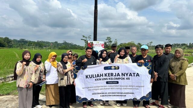 Foto bersama setelah peresmian penambahan fasilitas pendukung di kawasan Gazebo Sawah nGlarangan dan inovasi berbasis digitalisasi pada (5/2/2026) memperluas promosi wisata sekaligus memperkuat daya saing desa di tengah arus transformasi digital. (doc. pribadi)