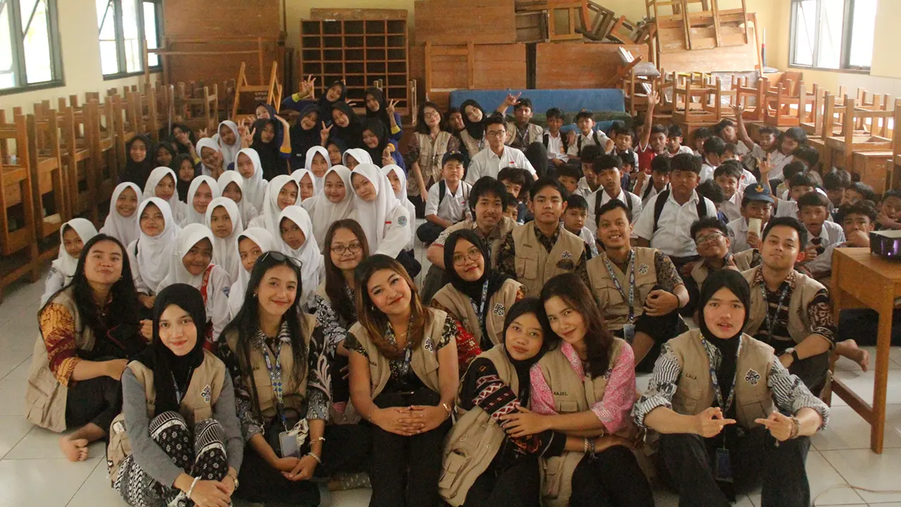 Dokumentasi bersama setelah kegiatan sosialisasi bahaya narkotika kepada para pelajar di SMP Negeri 4 Leuwidamar, Kecamatan Leuwidamar, Kabupaten Lebak, Provinsi Banten, Selasa (20/1/2026). (doc. pribadi)