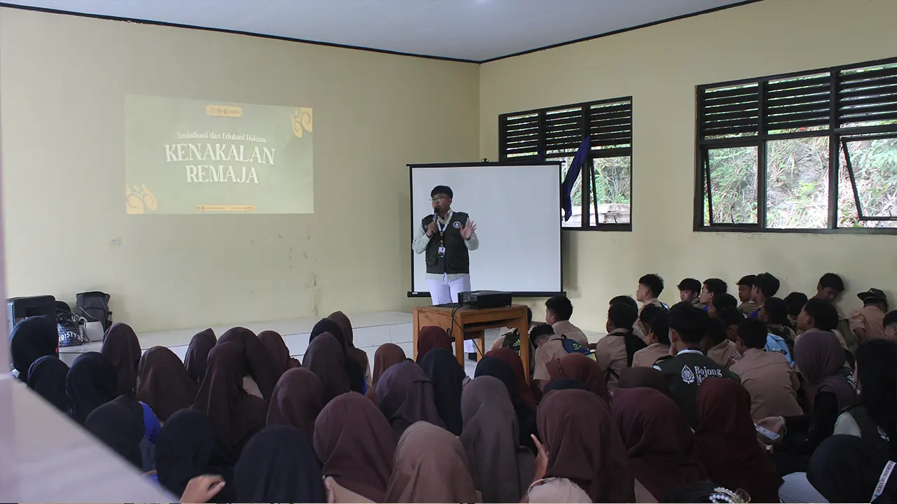 Pemaparan materi kegiatan sosialisasi kesadaran anti-bullying dan pencegahan pelecehan seksual di SMPN 04 Bojong Menteng, Kecamatan Leuwidamar, Kabupaten Lebak, Provinsi Banten, Jumat (9/1/2026). . (doc. pribadi)