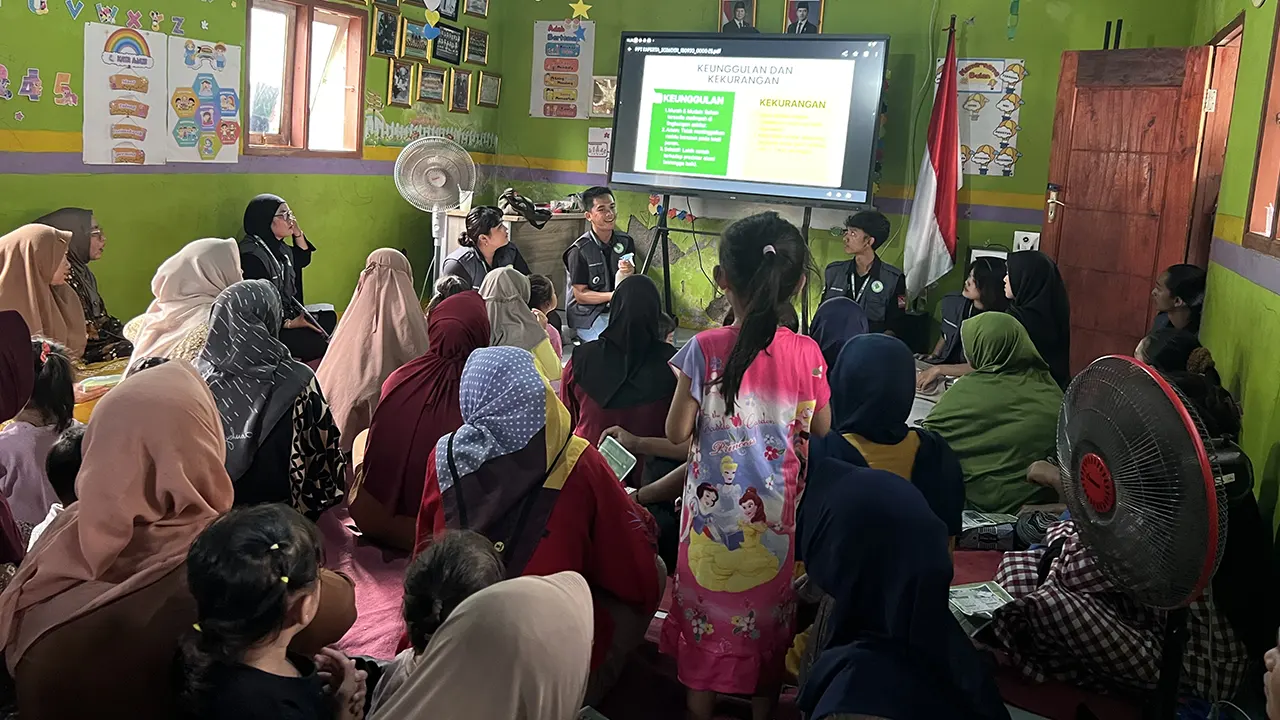 Antusias peserta menyimak pemateri saat pelatihan pembuatan pestisida nabati berbahan dasar daun pepaya bagi petani di Desa Cisimeut Raya, Kabupaten Lebak, Banten, Sabtu (31/1/2026). (doc. pribadi)