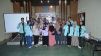 Foto bersama setelah pelaksanaan sosialisasi dan pendampingan digital marketing bagi pelaku usaha mikro, kecil, dan menengah (UMKM) di Balai Desa Kaliwedi, Kecamatan Gondang, Kabupaten Sragen, Senin (26/1/2026). (doc. pribadi)
