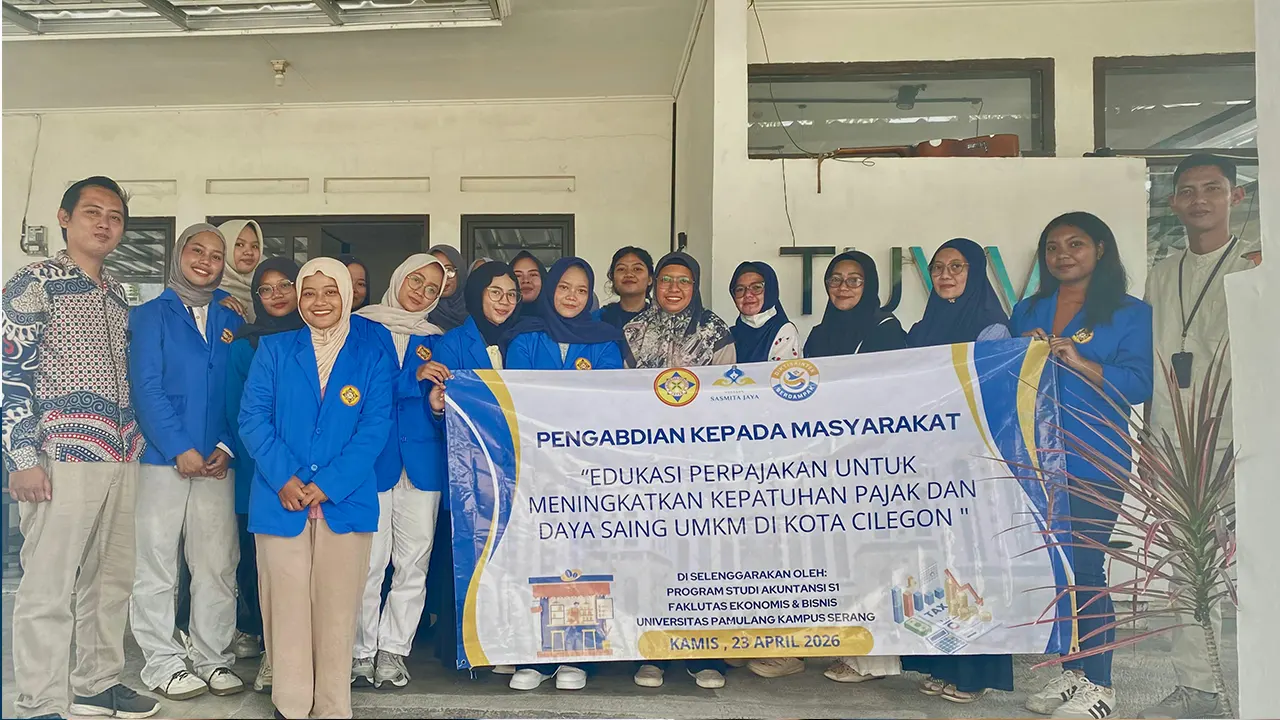 Dokumentasi bersama setelah pelaksanaan kegiatan edukasi perpajakan bagi pelaku UMKM yang berlangsung di Tuvva Coffe, Kota Cilegon, Banten, Rabu (23/4/2026). (doc. PKM UNPAM PSDKU Serang Kelompok 39)