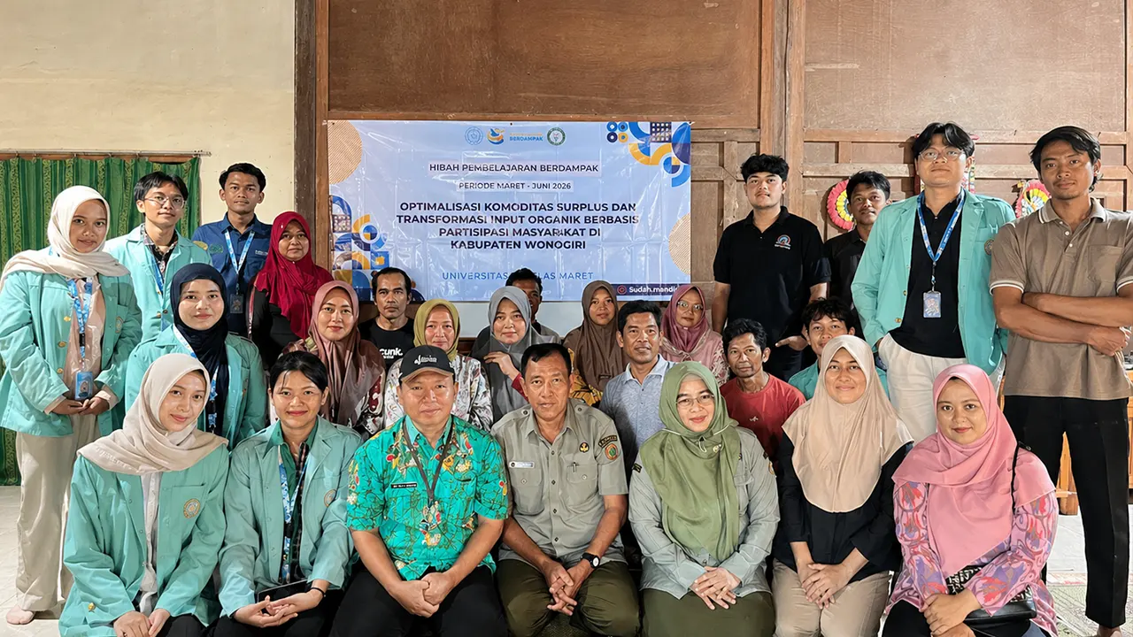 Dokumentasi bersama setelah pelaksanaan sosialisasi dan penanaman bibit kopi di lahan Ndorog, Desa Semagar, Kecamatan Girimarto, Kabupaten Wonogiri, pada (23/4/2026). (doc. pribadi)