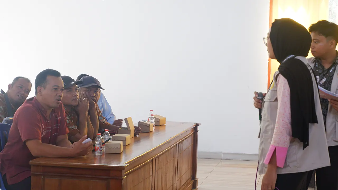 Antusias para perserta saat menyimak pemaparan program kerja Klinik Hukum Desa dari Mahasiswa KKN Universitas Sebelas Maret (UNS) Kelompok 102  di Desa Kalikuning, Kecamatan Tulakan, Kabupaten Pacitan. (doc. prbadi)