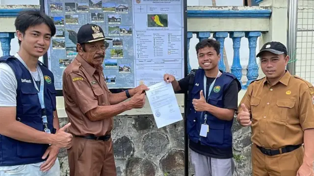 Proses Peresmian Peta Digital Desa Seloromo. (doc. pribadi)