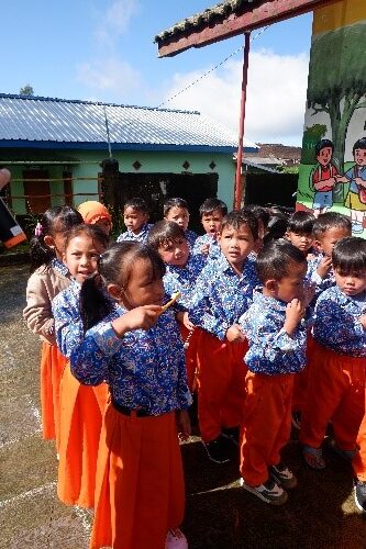 Antusias anak-anak di TK Pertiwi Genikan Desa Genikan, Kecamatan Ngablak, Kabupaten Magelang saat pelaksanaan edukasi Perilaku Hidup Bersih dan Sehat (PHBS), Kamis (29/1/2026). (doc. KKN 82 UNS)