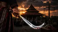 Carok dan clurit Madura menjadi simbol benturan antara tradisi kehormatan dan hukum negara di tengah perubahan zaman.