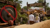 Larangan menabuh gong dan menghadirkan gamelan dalam resepsi pernikahan dipercaya sebagai amanat adat yang harus dijaga demi menghindari musibah serta menjaga keharmonisan hidup. Larangan menabuh gong dan menghadirkan gamelan dalam resepsi pernikahan dipercaya sebagai amanat adat yang harus dijaga demi menghindari musibah serta menjaga keharmonisan hidup.