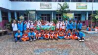 Sesi foto setelah pelaksanaan kegiatan bersama siswa kelas VI B SD Negeri 10 Pangkal Pinang, mahasiswa Universitas Bangka Belitung dan dosen pendamping. (doc. pribadi)