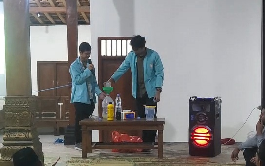 Demonstrasi pembuatan POC. (doc. pribadi)