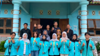 Foto Anggota Kelompok 01 Magang Desa PWK UNS bersama